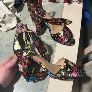Design Lab Lord & Taylor Black Floral Heels